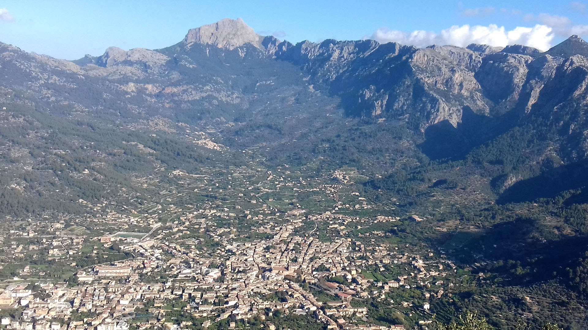 Read more about the article TRAMUNTANA, SUN, HIKE AND… TAPAS!